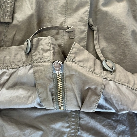 Rare Eileen Fisher Tech Utility Nylon Olive Green Vest Jacket Women's Medium - Picture 14 of 16